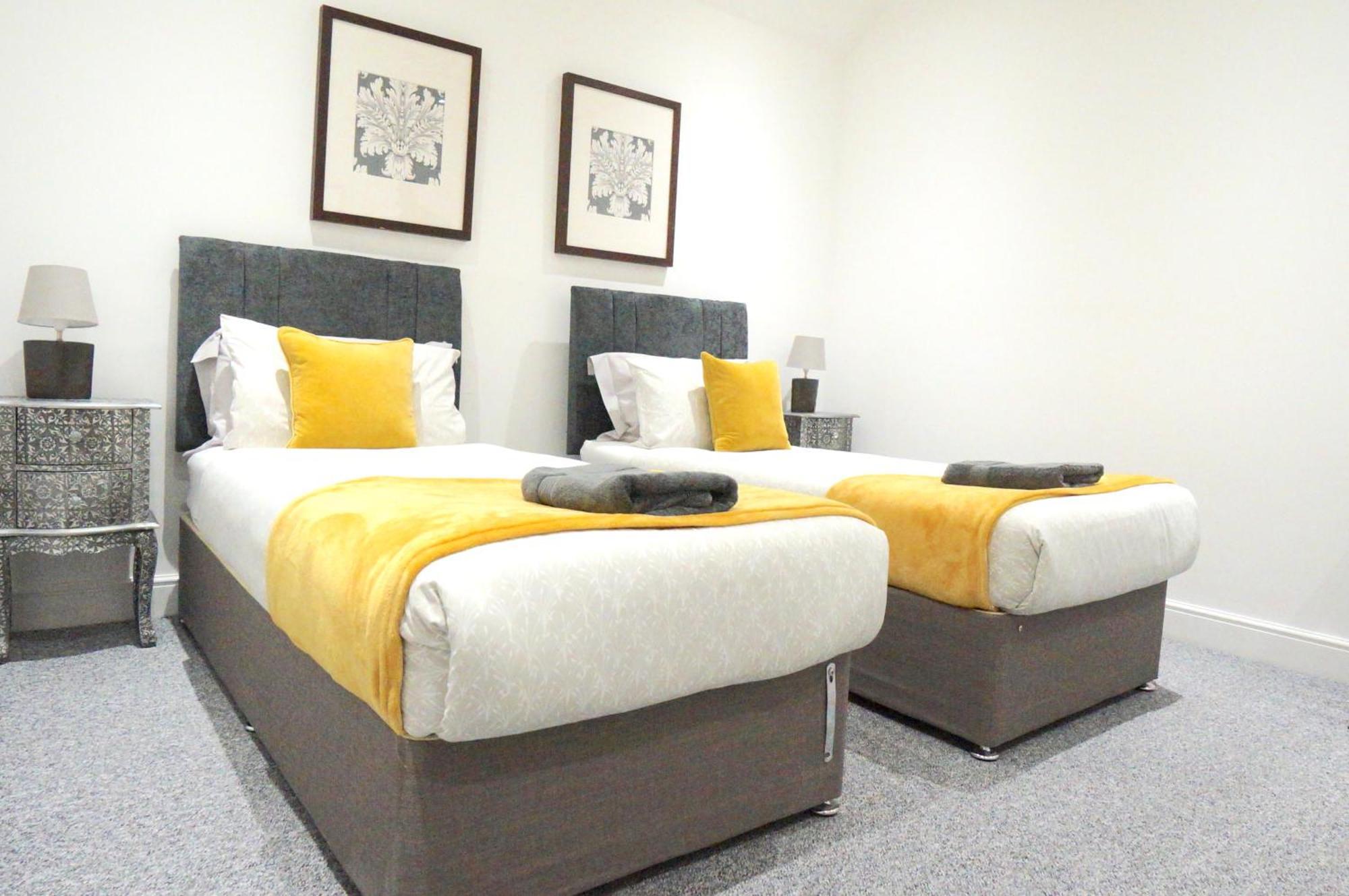 Premium Apartments Thatcham Broadway 外观 照片