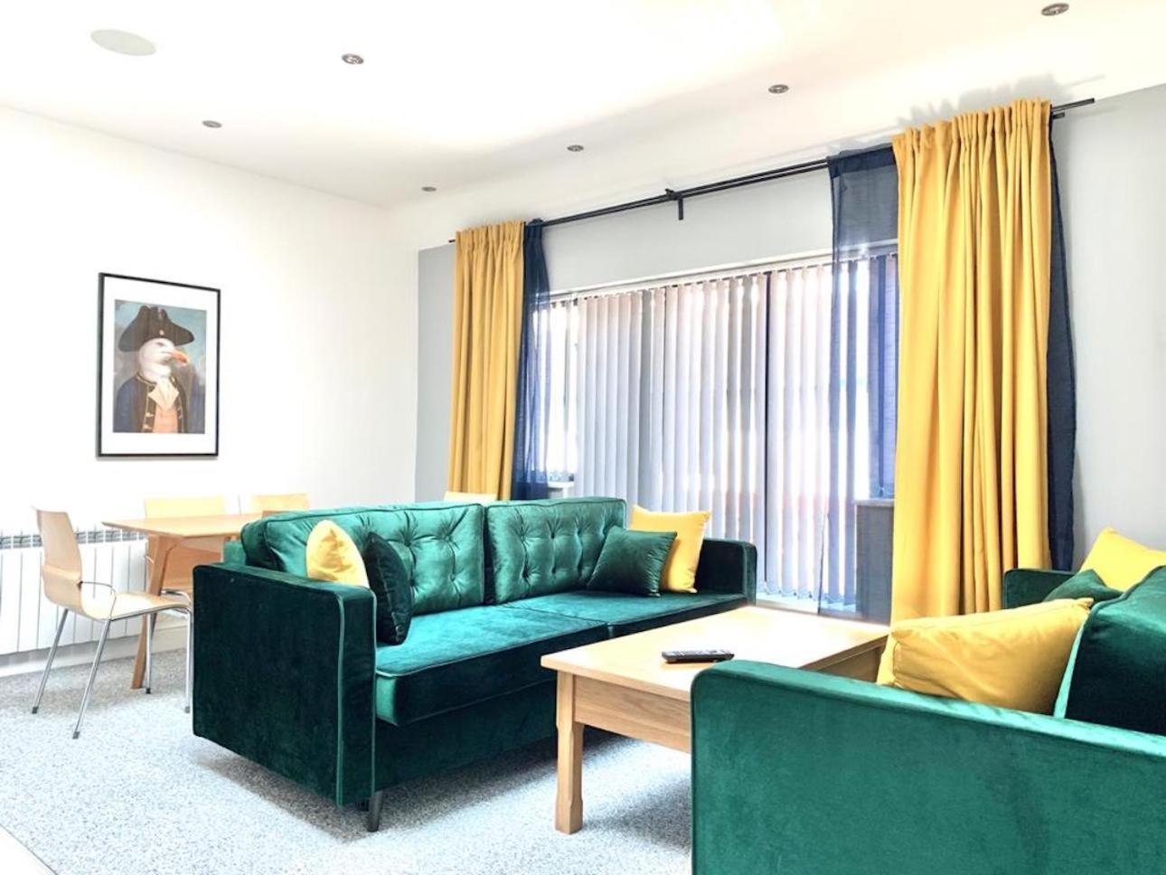 Premium Apartments Thatcham Broadway 外观 照片